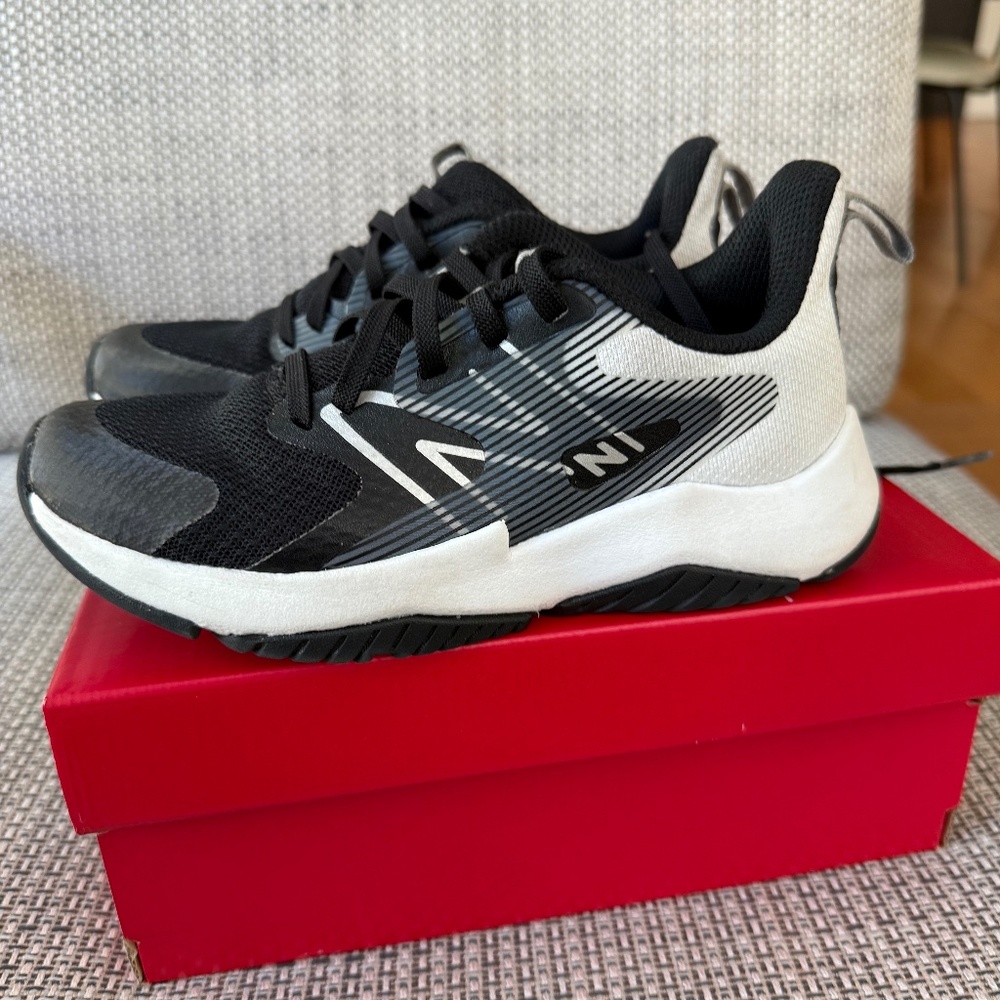 New Balance Kids Rave Run v2 black and white size 13.5